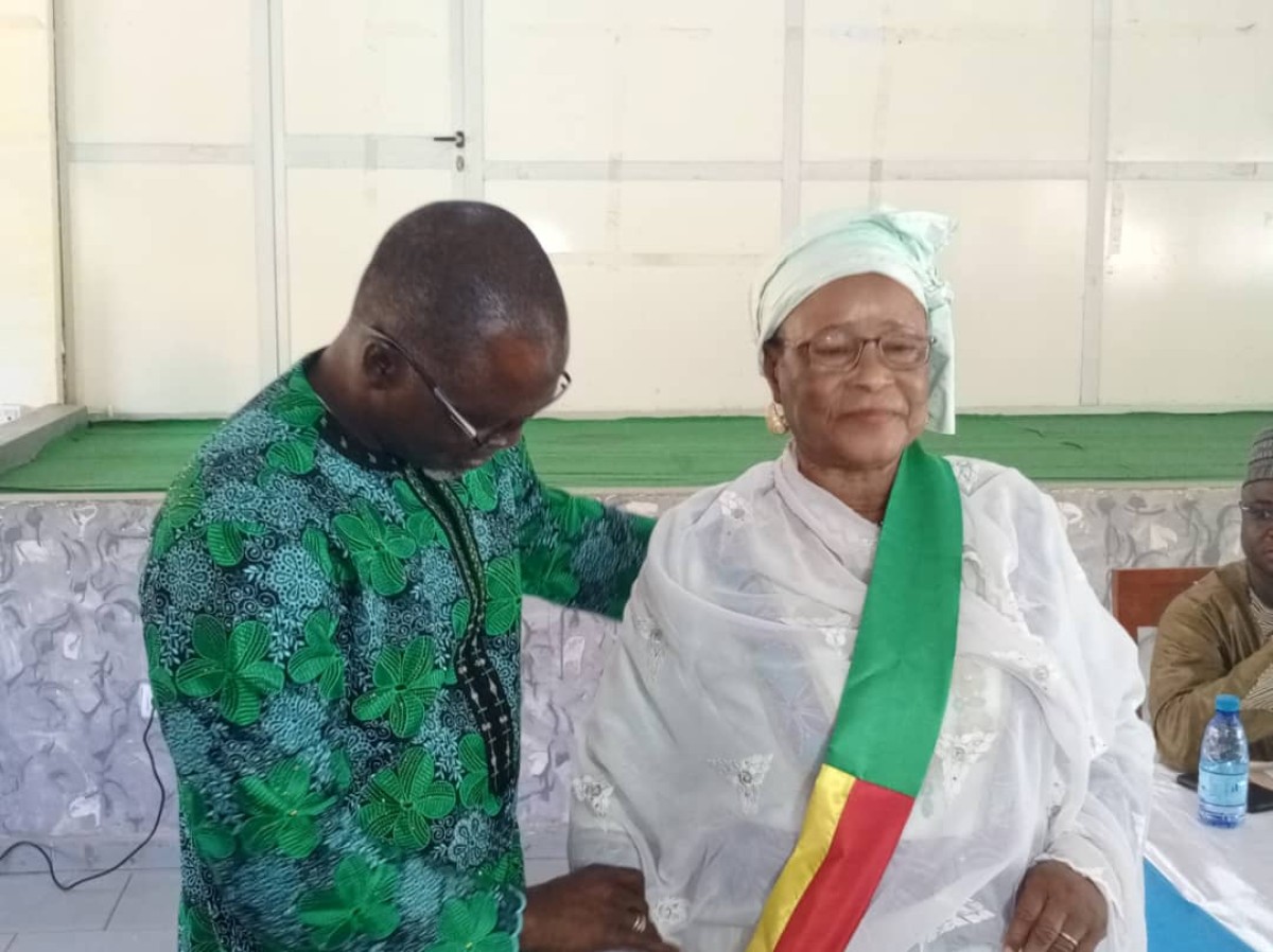 Inoussa ZIME CHABI INSTALLE LA SUPPLÉANTE DE FEU CHABI MAMA AU SEIN DU CONSEIL MUNICIPAL.