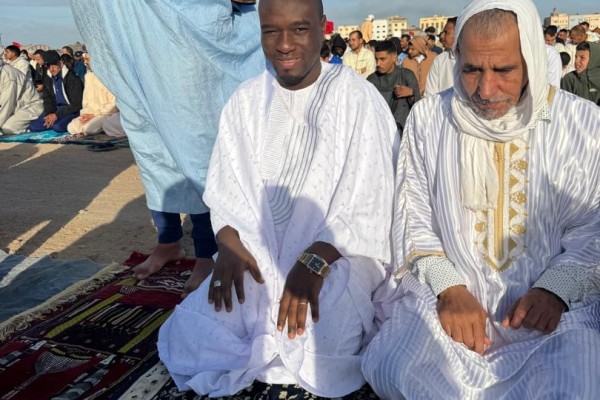 Aïd El Fitr 2026: Zul Kifly ZAKARIE,Maire de la commune de Parakou, Prie au Maroc.